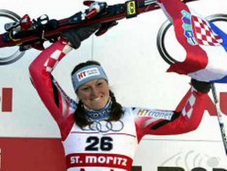 Kroaten Kostelic jubler efter sejren i St. Moritz. - Foto: AP 