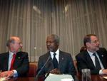 Den græske EU-formand Costas Simitis, FNs generalsekretær Kofi Annan og EUs udenrigspolitiske talsmand, Javier Solana. - Foto: AP 