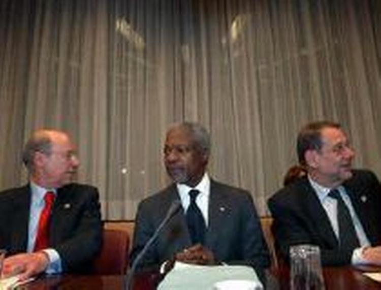 Den græske EU-formand Costas Simitis, FNs generalsekretær Kofi Annan og EUs udenrigspolitiske talsmand, Javier Solana. - Foto: AP 