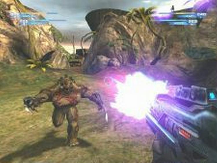 Ligesom i forgængeren  Unreal  kæmper man atter mod racen Skaarj, der er store, tatoverede og har knive på hænderne, så derfor er det klogest at holde nærkontakten med dem under tredje grad. 