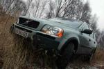 Volvo XC 90 kræver god plads omkring sig. Den måler 1,90 m i bredden, 30 cm mere end f.eks. en Nissan Micra   og kan derfor næsten ikke være i en dansk p-plads. Ude i terrænet går det noget bedre. - Foto: Finn Frandsen 