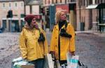 Danske Marie og irske Sophie. To piger med søde drømme i en barsk virkelighed. De spilles af Iben Hjejle og Bronagh. - Foto: Ole Kragh-Jacobsen. 