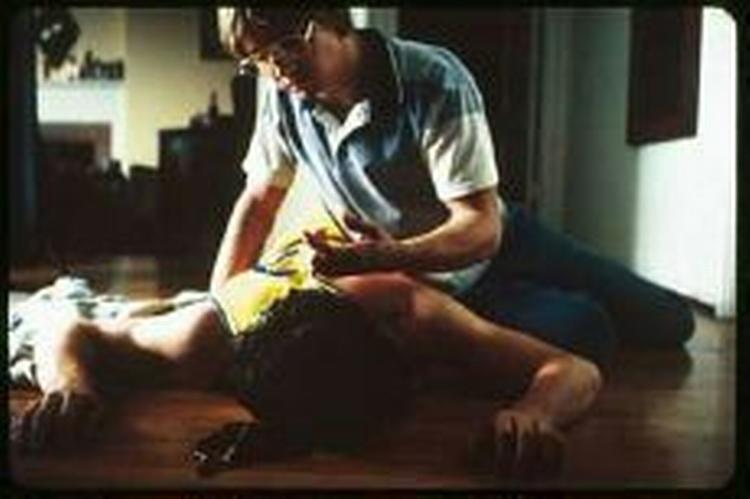 Jeffrey Dahmer kunne være en 17-årig flink fyr, som bare arbejder på en chokoladefabrik. Men han er en forstyrret massemorder, med mindst 17 ofre på samvittigheden. - Foto fra filmen. 