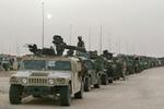 Amerikanske militærkøretøjer på vej ind i Sydirak fra Kuwait. - Foto: AP 