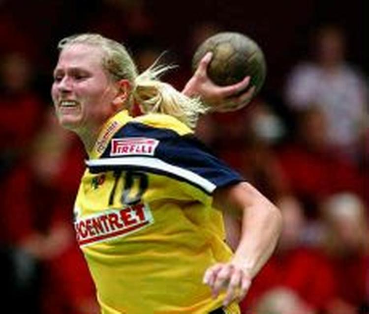 Line Daugaard og Ikast er klar til semifinalen i Champions League. - Foto: Claus Bonnerup 