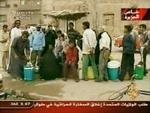 Indbyggere i Basra står i kø efter vand på billedet fra i går. Røde Kors har ved hjælp af nødgeneratorer sikret vand til cirka 40 procent af byens indbyggere. - Foto: AP 