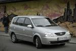 Kia Carens er en rummelig stationcar med mange praktiske detaljer. Men desværre også en støjende motor og køreegenskaber, der ikke formår at imponere. - Foto: Morten Langkilde 