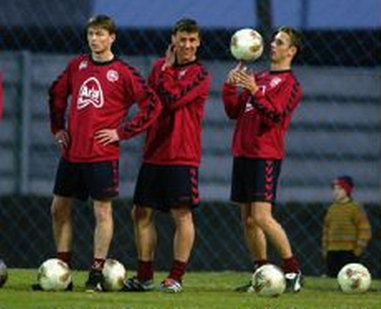 Jon Dahl Tomasson, Ebbe Sand og Peter Løvenkrands under træningen i Rumænien. - Foto: Kim Agersten 