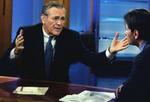 Donald Rumsfeld, der her bliver interviewet af tv-kanalen ABC møder modstand på hjemmefronten. - Foto: AP 