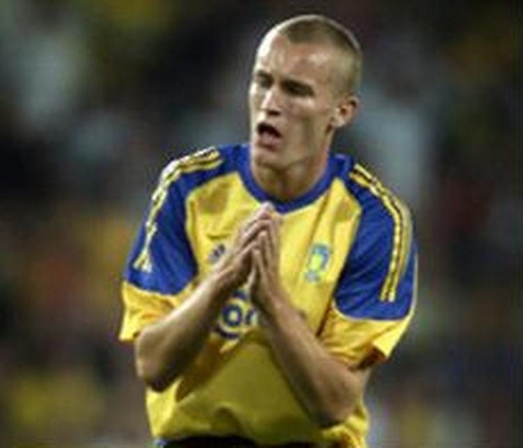 Thomas Kahlenberg, her i Brøndbys arbejdstøj, lyste op mod Bosnien. - Foto: Finn Frandsen 