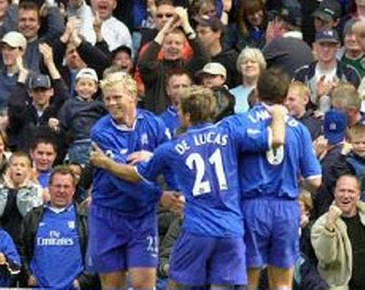 Chelsea-jubel efter islændingen Gudjonsons mål til 1-0 i kampen mod Everton. - Foto: AP 
