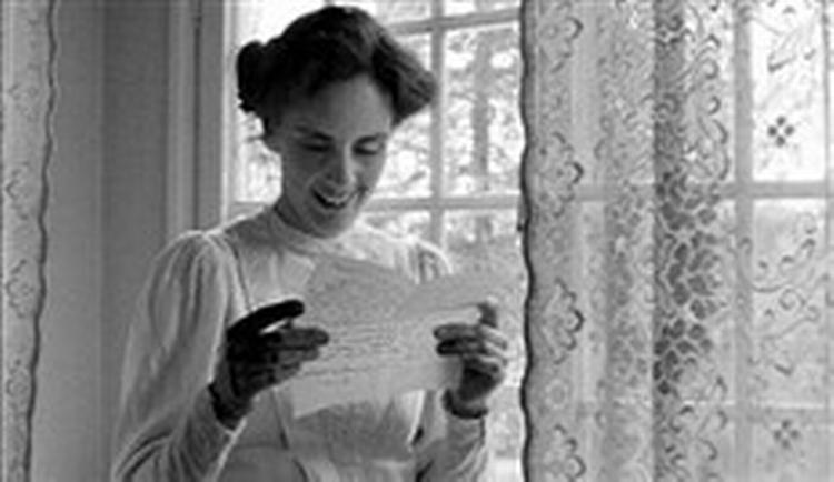 Filmen om psykoanalytikeren Sabina Spielrein er dokumentar blandet med nyindspillede drømmeagtige scener med Eva Österberg som den unge Sabina. - Foto: Haslund Film. 
