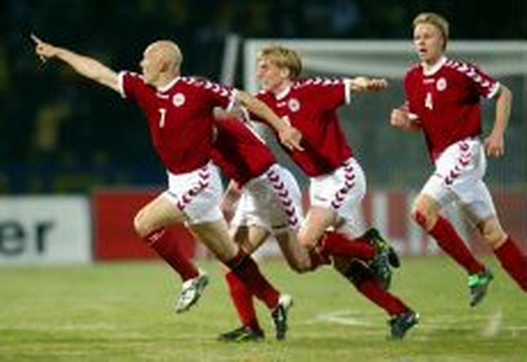 Thomas Gravesen derher har scoret til 2-2 mod Rumænien vil næsten garantere at Danmark kommer med til EM. - Foto: Lars Poulsen 
