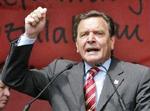 Forbundskansler Gerhard Schröder blev presset til at forsvare sin politik under 1. maj demonstrationerne. - Foto: AP 