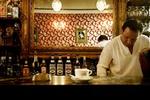 Køkkenet hos Christal Palace har i løbet af seks måneder gjort restauranten til et nyt og smart københavnsk samlingssted, hvor indretningen er en fascinerende kontrast til skandinavisk smag. -Foto. Peter Hove Olesen 
