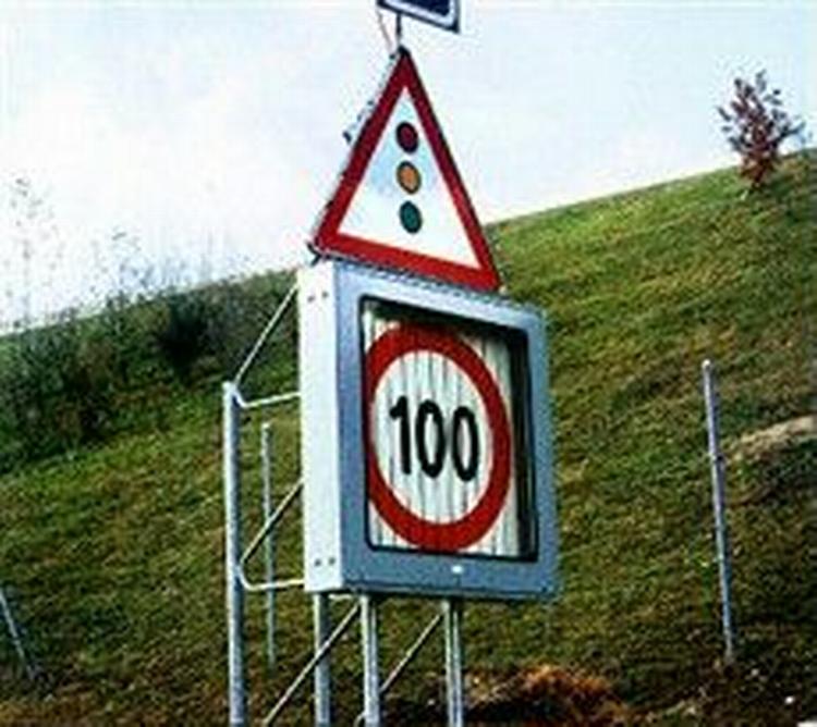 Et automatisk skilt kan forhindre ulykker på motorveje. - PR-foto. 
