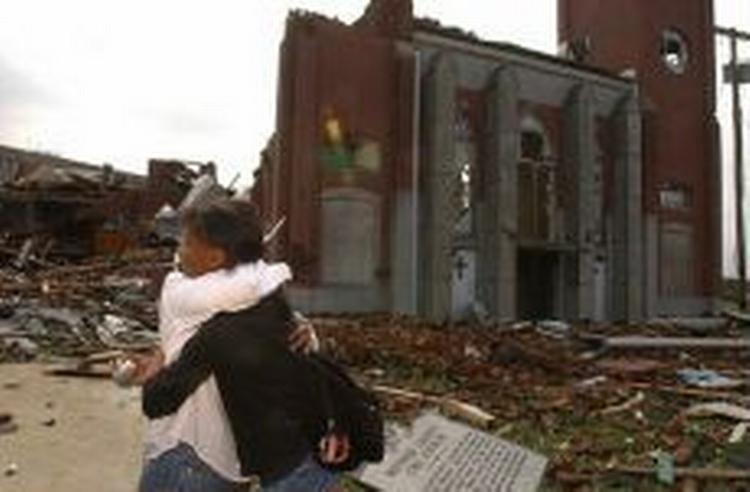 Mother Liberty Kirken i byen Jackson, Tennessee var bygget i 1893, den blev ødelagt af tornadoen. Foto: AP 