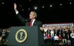 Bush siger efter angrebet i Riyad, at det minder alle om, at krigen mod terror ikke er slut. Foto: AP 