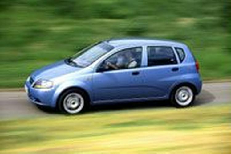 Daewoo Kalos hører til i den rummelige ende af småbilsmarkedet, og samtidig er den en af de billigste. Og så er aircondition endda med i prisen.   Foto: Daewoo 