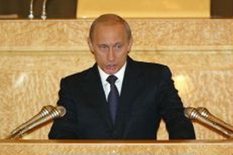 Putin lover bedre levestandard til russerne, og så lover han fred i Tjetjenien. - Foto: AP 