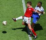 Jon Dahl markeret af Desailly under VM sidste år. - Foto: Lars Poulsen 