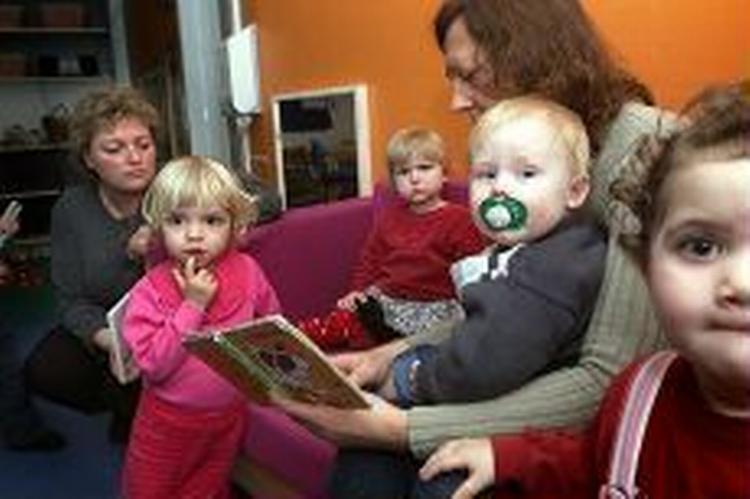 hovedparten af forældrene kan få passet de små, fra de er i underkanten af et år - sådan ønsker forældrene det selv, viser en ny undersøgelse blandt de nybagte. - Arkivfoto fra Frederiksberg: Kåre Vi 