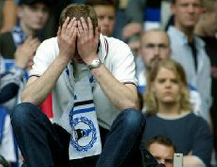 Det er slut for denne gang med Bielefeld i Bundesligaen. - Foto: AP 