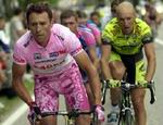Simoni i den rosa førertrøjker lagde på 14. etape lørdag yderligere afstand til konkurrenterne. - Foto: AP 