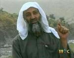 Osama bin Laden på et videoklip, udsendt i april 2002. - Arkivfoto: AP 