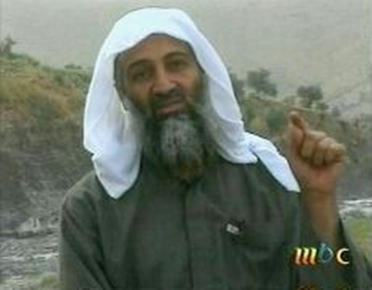 Osama bin Laden på et videoklip, udsendt i april 2002. - Arkivfoto: AP 