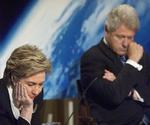 Hillary Clinton var langt nede, da det gik op for hende, at hendes mand havde været hende utro. - Arkivfoto: AFP 