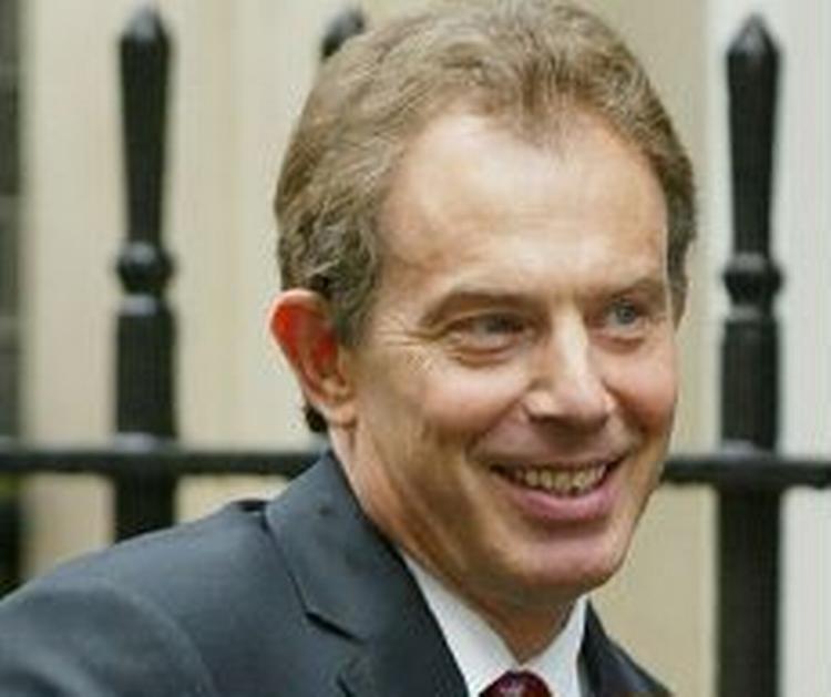 Blair siger, at 'det er komplet og totalt usandt', at advarslen om, at Irak kunne aktivere masseødelæggelsesvåben på 45 minutter, først er føjet til rapporten efter anmodning fra regeringen. - Foto: AP 
