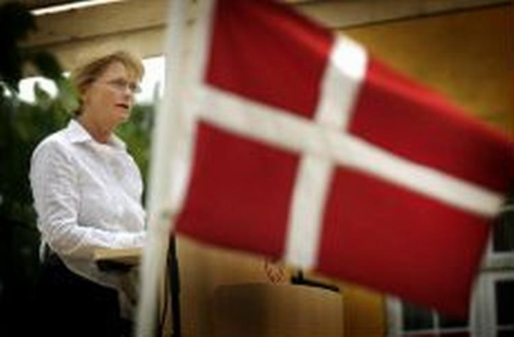 Dansk Folkeparti vil forsøge at gøre den kommende EU-traktats påståede trussel mod den danske grundlov til et politisk hovedtema. - Foto: Jens Dresling 
