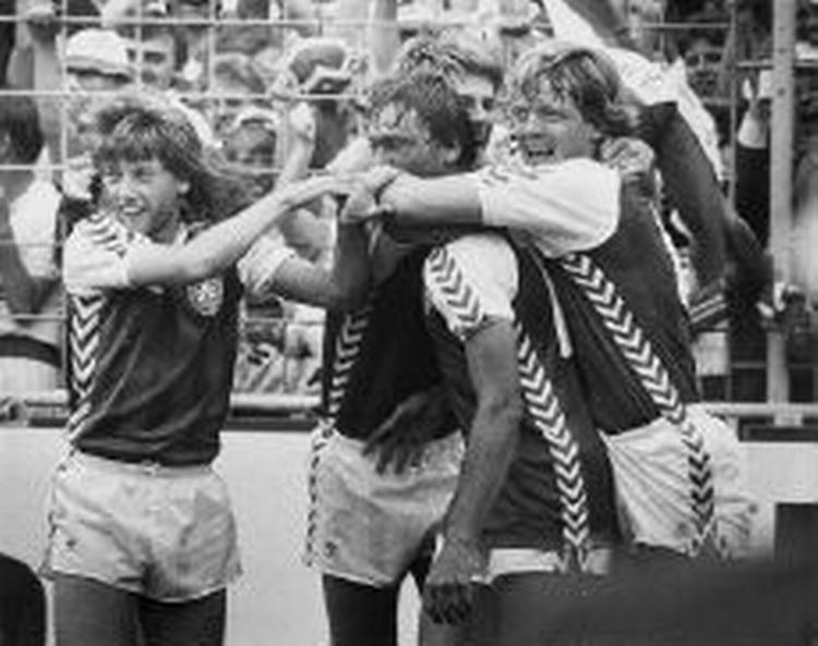 Elkjær og Co. spillede den måske bedste landskamp nogensinde i juni 1985. - Foto: Polfoto 