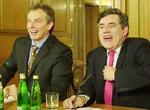 Den britiske premierminister Tony Blair sammen med sin finansminister Gordon Brown. - Foto: AP 