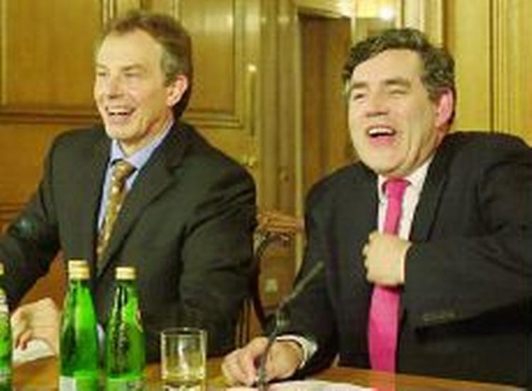 Den britiske premierminister Tony Blair sammen med sin finansminister Gordon Brown. - Foto: AP 