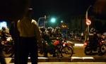 Iransk politi mødte op i stort antal i nat i den iranske hovedstad for at bremse demonstranterne. - Foto: AP 