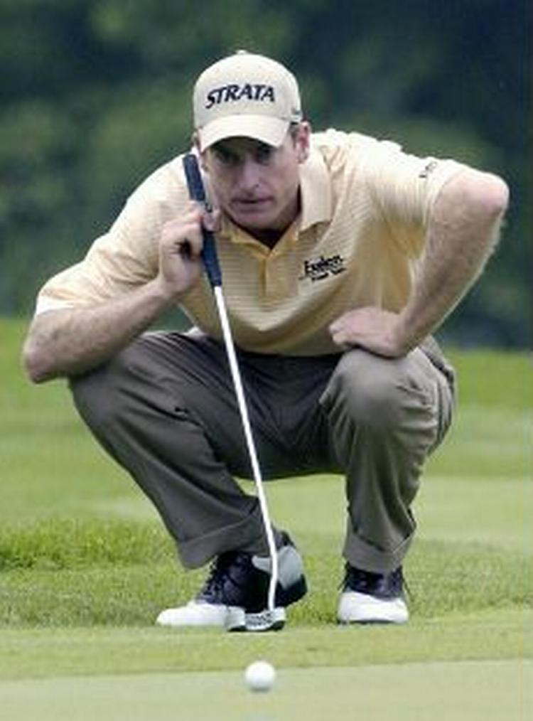 Jim Foryk er i front, syv slag under par. Foto: AP 
