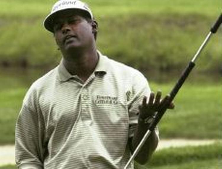 Vijay Singh ærgrer sig under fredagens runde. Men generelt går det godt for den 40-årige fijianer. - Foto: AP 