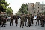 Det iranske politi så ifølge det britiske nyhedsbureau Reuters bare til, at militsfolk gennemtævede demonstranter på gaden i Teheran. - Foto: AP 