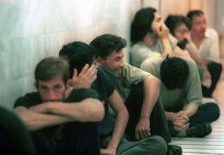 Unge anholdte iranere i Evin-fængslet. - Foto: AP 