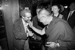 Dalai Lama trådte ind i hotellets lobby, netop som Daniel Goleman mødte op til interviewet. Foto: Morten Langkilde 