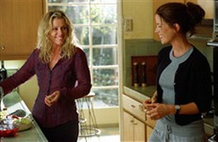 Glimrende skuespil af Frances McDormand som en hippie er med til at gøre 'Laurel Canyon' til en underholdende og medrivende affære. - Foto: Angel/Scanbox. 