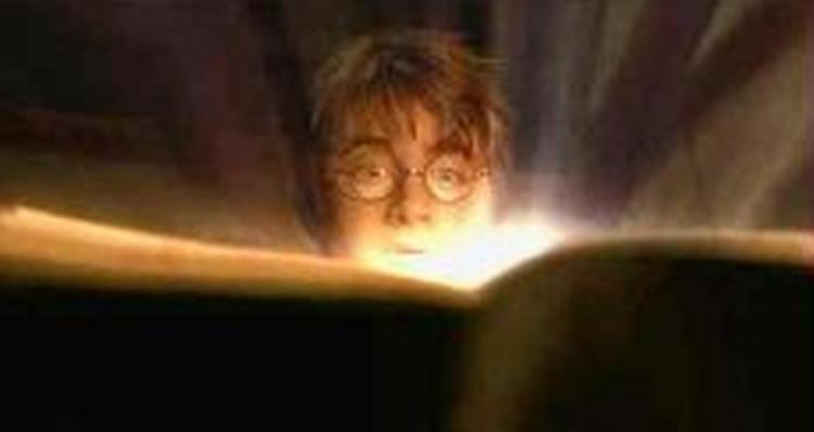 I Hongkong har man arrangeret et karneval, og i Chicago har det lokale bibliotek købt 800 eksemplarer for at fremme læseinteressen hen over sommeren hos børn. Potter-maniaen rammer over hele verden. - Foto: Warner Bros. 