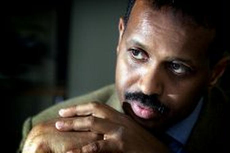 Mohamed Gelle, der selv er født i Somalia, kalder det en fornærmelse, at dygtige somaliere bliver sorteret fra, fordi man mener, deres klantilhørsforhold kan blive et problem. - Foto: Thomas Wilmann 