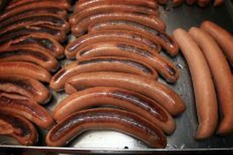 Et øget salg af kuglegrill har skabt mangel på grillpølser. - Foto: Jens Dresling 