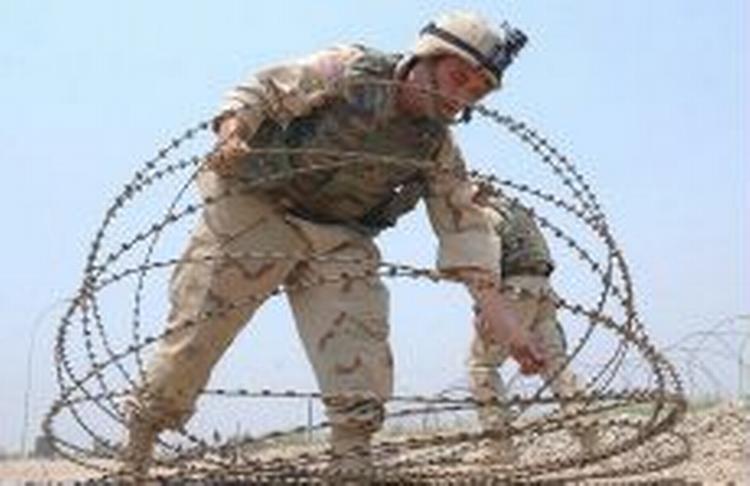 Amerikanske soldater øger sikkerheden i byen Balad nord for Bagdad, hvor et irakisk angreb i nat sårede ti. - Foto: AP 