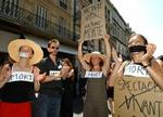 Strejkende kunstnere på gaden i Avignon. - Foto: AP 