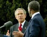 Mens præsident er på lyn-rundrejse i Afrika, skærer Kongressen i den lovede bistand til det fattige kontinent. Her er Bush under et pressemøde med Sydafrikas præsident Mbeki. - Foto: AP 