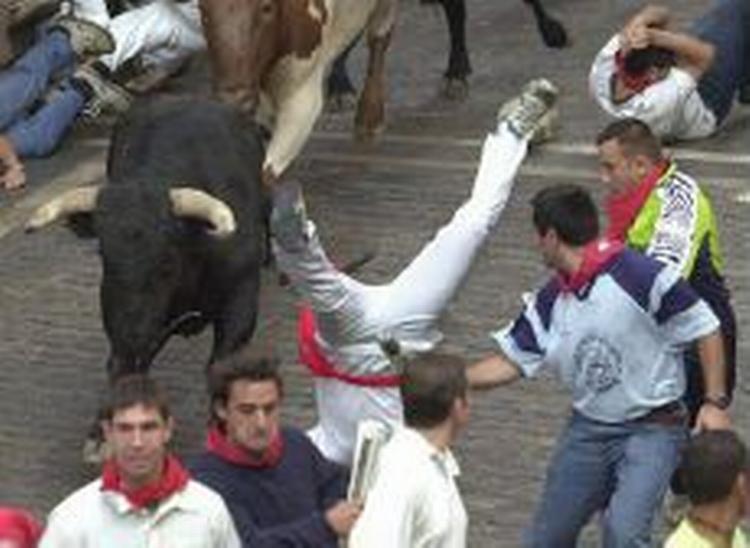Voldsomt ser det ud, men den unge brite David Biggins slap med overfladiske skrammer. - Foto: AP 